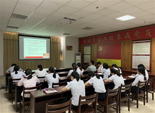 开云集团有限公司
组织参加疫情常态化下建筑企业经营管理风险管控培训